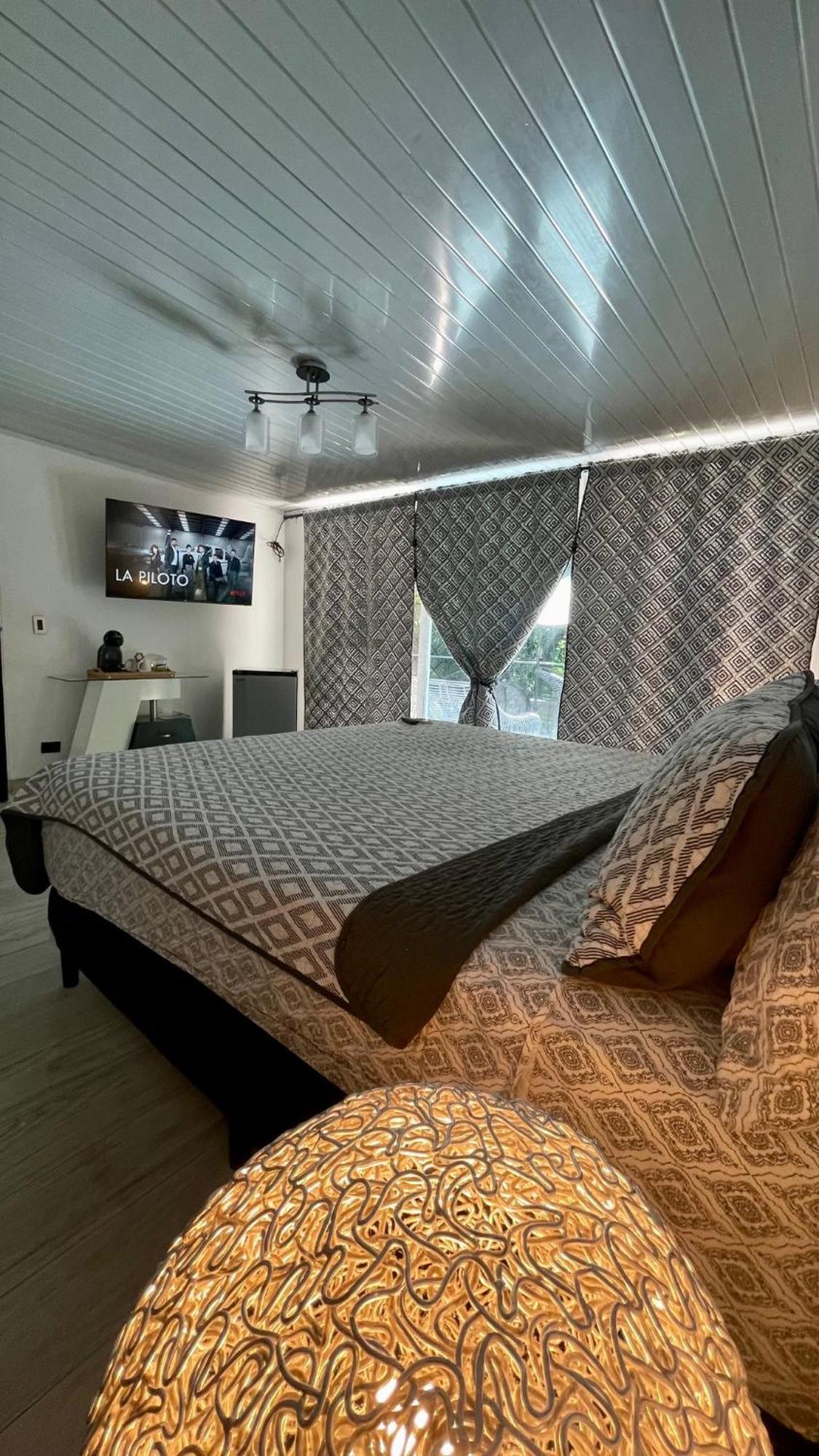 La Romantica Bed & Breakfast Contadora Island Екстериор снимка